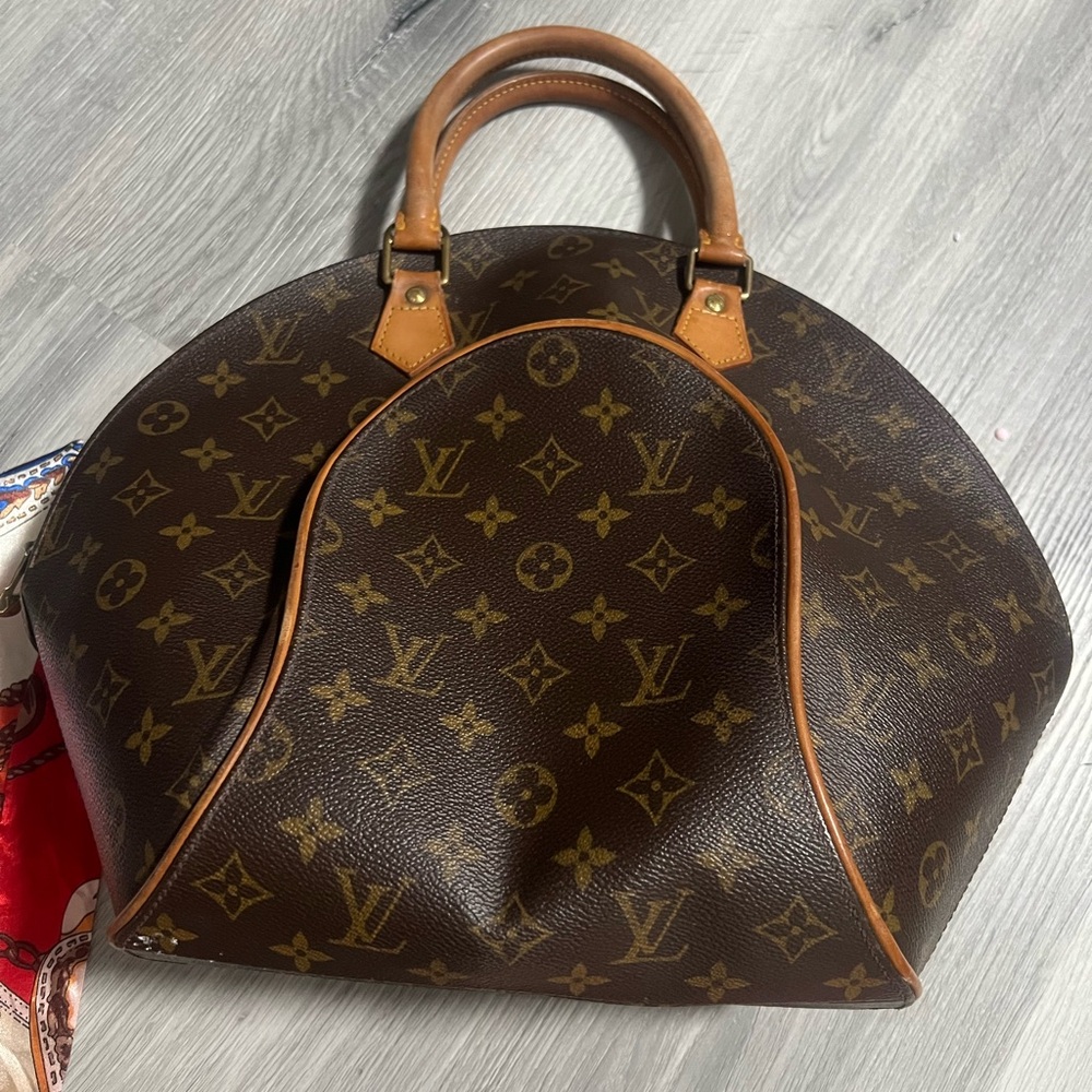 LV bag - Picture 4 of 7